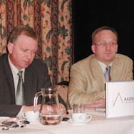 Jóhannes Geir Sigurgeirsson, stjórnarformaður Kaldbaks, og Eiríkur S. Jóhannsson, framkvæmdastjóri f…