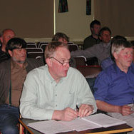 Hluti fundarmanna á deildarfundinum í Þelamerkurskóla í gærkvöld. Næst á myndinni er nýkjörinn deild…