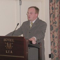 Eiríkur S. Jóhannsson flytur aðalfundi skýrslu kaupfélagsstjóra.