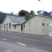 Kaupvangsstræti 6. Í þessum húsum hófst iðnaðarstarfsemi KEA á sínum tíma.