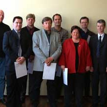 Fulltrúar þátttökuverkefna í menningarmálum, sem hlutu styrki í dag, ásamt Andra Teitssyni, framkvæm…