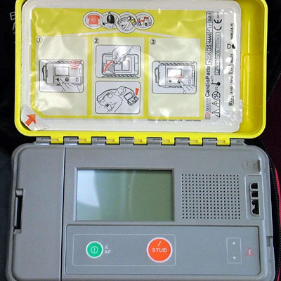 Hjartarafstuðtækið er lítið og handhægt öryggistæki sem margoft hefur sannað ágæti sitt.