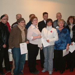 Styrkþegar, sem hljóta styrki úr svokölluðum A-flokki, ásamt stjórnarformanni og framkvæmdastjóra KE…