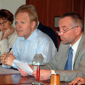 Tólf einstaklingar skrifuðu undir viljayfirlýsinguna í dag. Á myndinni eru frá vinstri: Hrefna H. Ha…