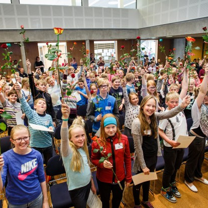 KEA styrkir Vísindaskóla unga fólksins