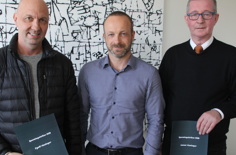 Vinningshafar ásamt Halldóri Jóhannssyni framkvæmdastjóra KEA